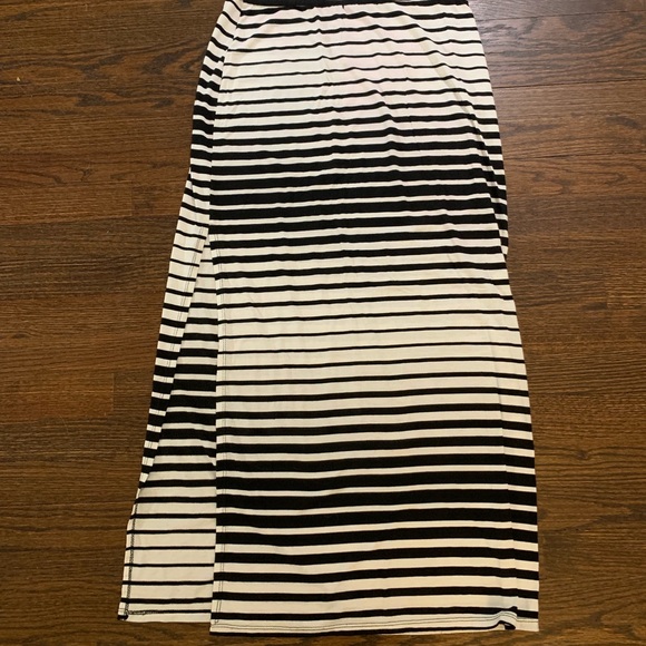 Black and White Stripe Skirt - Picture 1 of 5